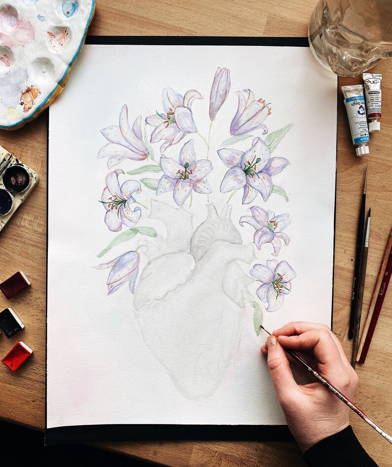 Anatomiskt hjärta med liljor akvarellmålning: Blommig läkarmottagningsdekor bild 4