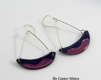 Boucle d’oreille en émail dangle faite à la main Orchid Purple Sterling Silver Wire The Copper Mitten (ER124)