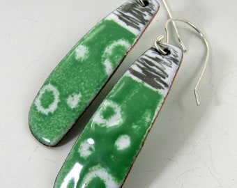 Boucles d’oreilles émaillées au crayon graphite vert Scraffito Les boucles d’oreilles en gants en cuivre (ER105)