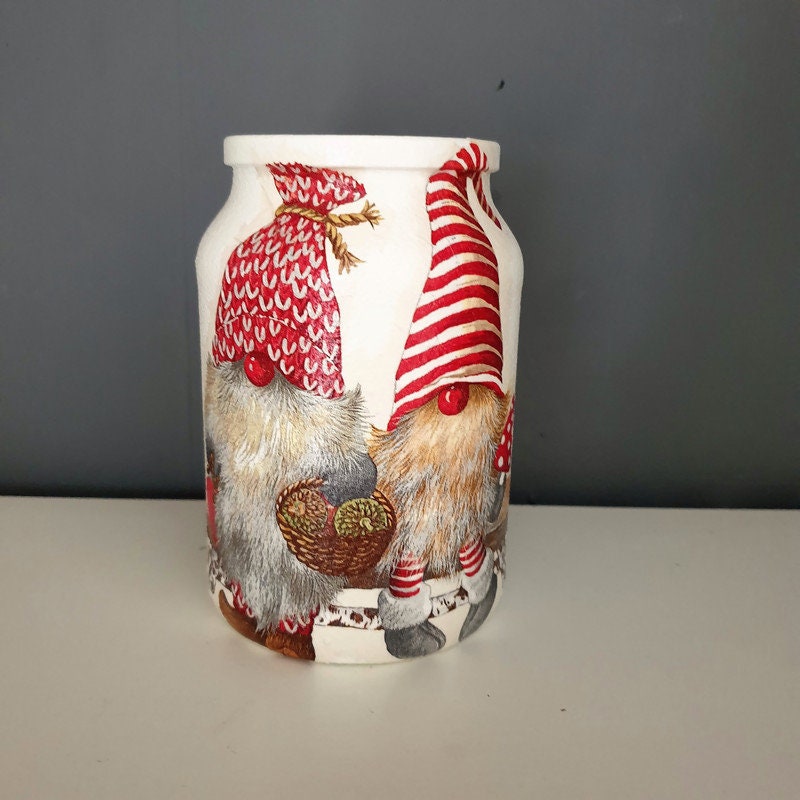 DOITOOL 1Pcs Christmas Themed Winter Holiday Ceramic Cookie Jar, Gnome  Ceramic Food Storage Jar with Airtight Lid, Xmas Ceramic Storage Container  for