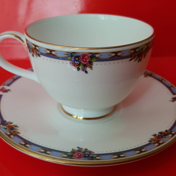 Royal doulton fine bone china tea cup and saucer. Lady bedford pattern, dated 1995, H5245.