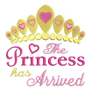 Broderidesign för prinsessan har anlänt - Babyflickabroderi - Kronbroderi - Ordspråksbroderi - DIREKT NEDLADDNING - 3 storlekar