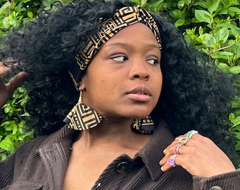 Bandeau, turban torsadé sur le devant, assortiment de tissus africains, foulard ankara, accessoire pour cheveux, boucles d'oreilles assorties disponibles
