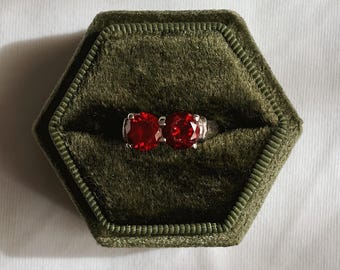 VINTAGE RED RING | Sterling silver ring with two red stones, potentially garnets | Ring size 7, 925 hallmarked.