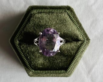 VINTAGE PURPLE RING | Sterling silver ring with a large purple stone at the centre of the ring | Size 6 3/4, 925 hallmarked
