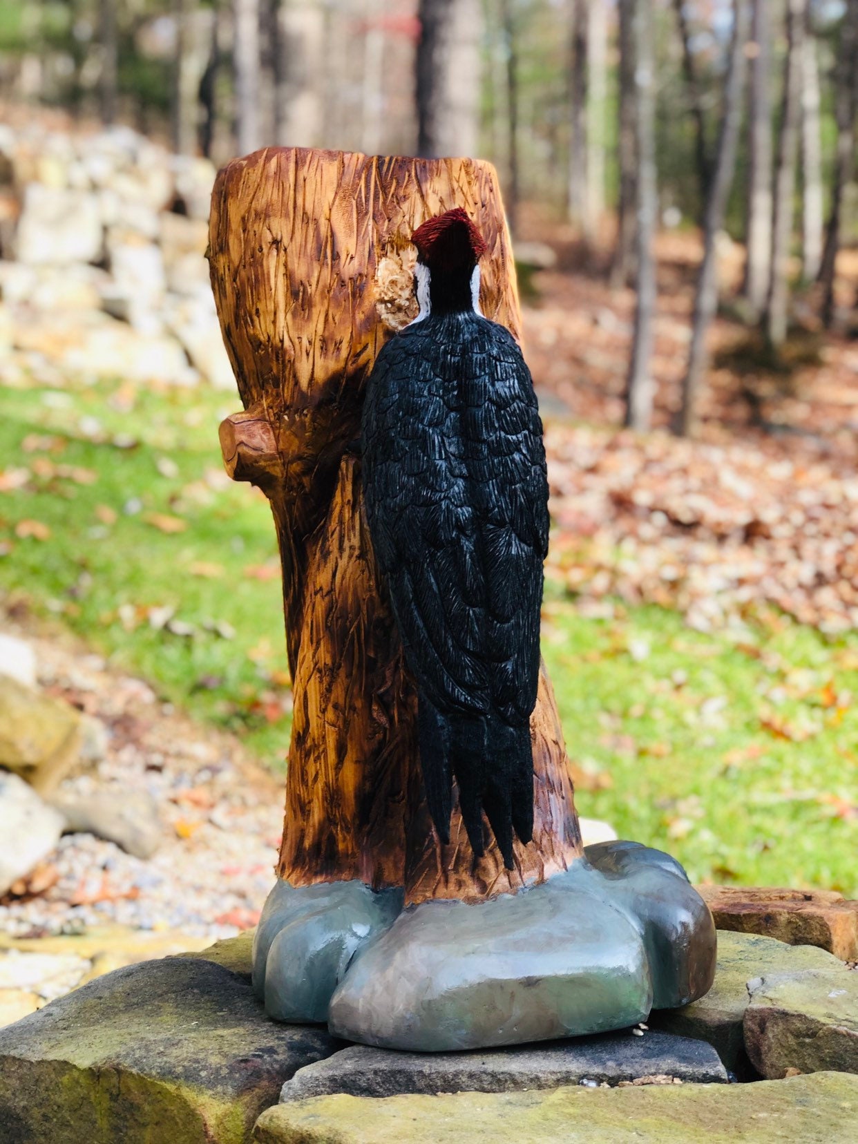 丸太　スギ　フクロウ　Chainsaw Carving Chainsaw Carving: Wood Carving, Pileated Woodpecker Carved From a