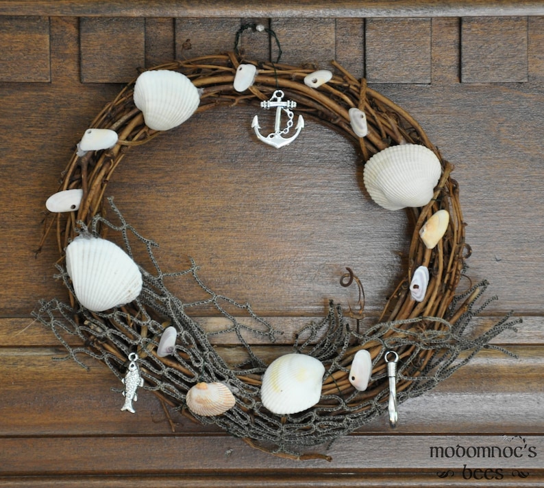 Beachcomber Wreath: 6 Inch Seaside Cottage Themed Seasonal Summer Wreaths Featuring Sea Shells /& Hook Charms Anchor and Net Fish