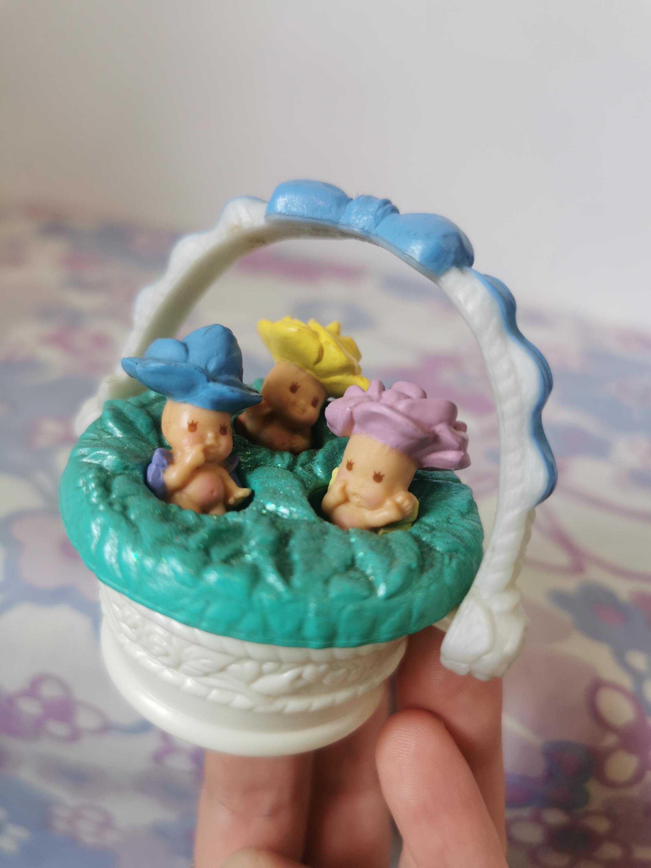 Vintage Kenner Fairy Winkles Find Me Flower Basket pop up toy, complete. 1990s Fairywinkles play compacts. 90s nostalgia cute girls toys.