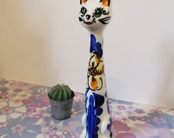 ヴィンテージ陶器の青と白の花柄猫の置物／オーナメント。手描きの