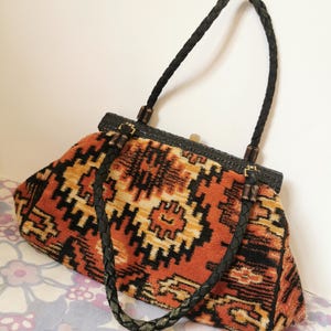 Vintage Carpet Bag Handbag. Afghan Kilim rug style carpet handbag. Vintage boho top handle handbag, purse. Midcentury 1970s handbag.