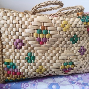 Vintage picnic basket bag. Woven seagrass storage bag. Beach, summer, day out. Large straw basket weave bag with cotton lining. Outdoor.