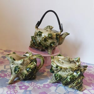 Vintage MidCentury Majolica conch shell teapot set. Textured glaze shell teapot, milk jug and sugar bowl. 1960s kitsch home beach decor gift