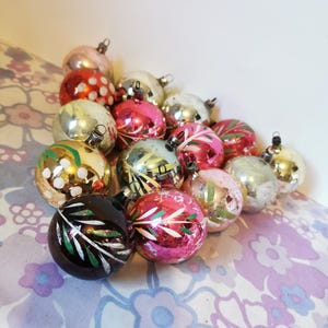 Vintage set of 15 Midcentury Mercury Glass Christmas tree ornaments, glass baubles. handpainted decorated vintage Christmas tree decorations