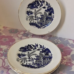 Vintage Royal Stuart Blue Willow cake plates. Set of 4 fine bone china side plate set. Traditional blue and white, afternoon tea plates.