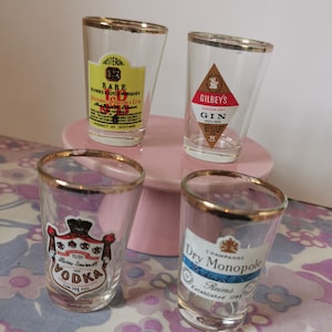Midcentury set of 4 drinking shot glasses. shot glass gold gilded rims. Italian glass, Vintage bar spirits, liquor, drinks, barware gift.