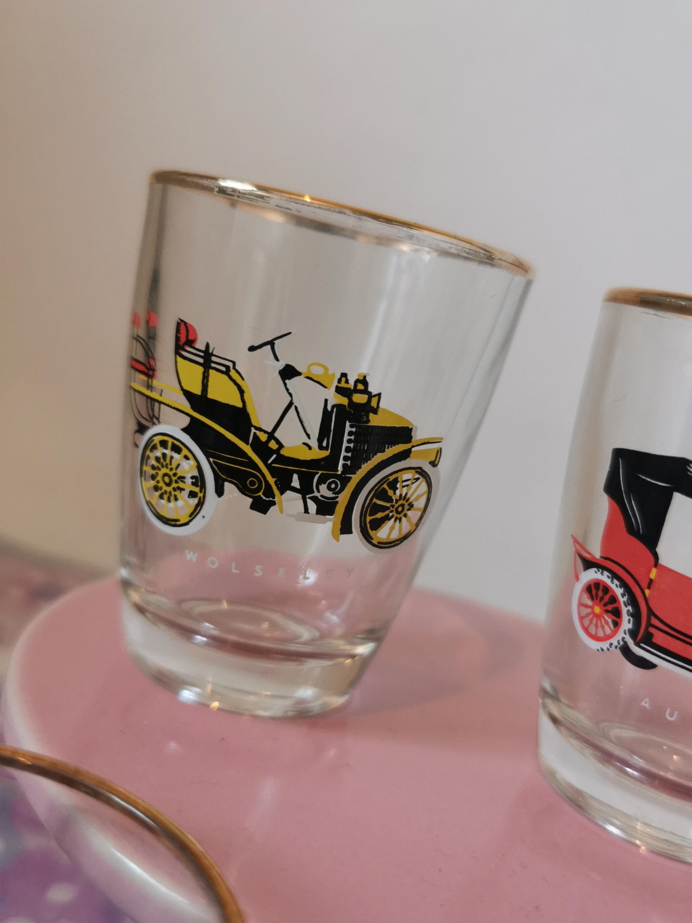 ミッドセンチュリースタイルのショットグラス4個セット。金箔の縁取り