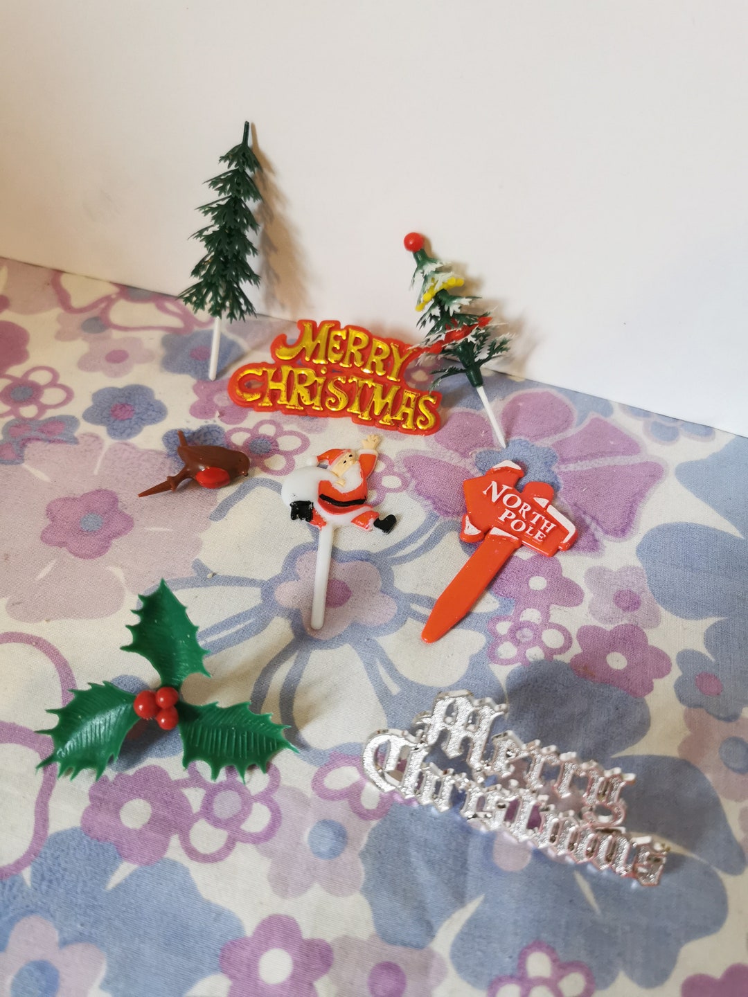 Vintage Christmas Cake Decorations. Traditional Christmas Cake Toppers ...