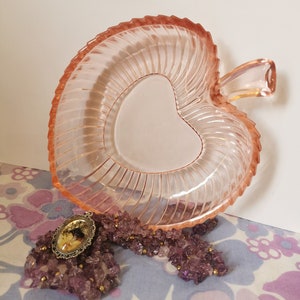 Vintage pink depression glass heart shaped dish. Ribbed edge glass trinket dish, serving dish. Pink glass cute home decor gift. TV film prop