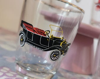 ミッドセンチュリースタイルのショットグラス4個セット。金箔の縁取り