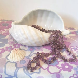 Vintage dekorative weiße Muschelschale. Keramikschale in Muschelform. Natürliches, Boho Küsten- Wohnkultur Geschenk am Meer. Schale Schmuckschale.