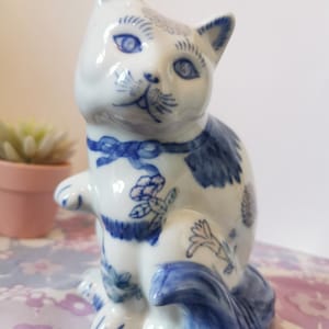 Vintage Chinese blue and white lucky paw cat ornament. Vintage chinoiserie cat statue. Vintage cat lover home decor gift. Ceramic cat figure