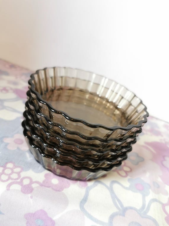 Plat à Tarte Vintage Arcopal France - Verre Fumé Bord Festonné Années 70