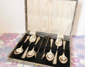 Vintage midcentury teaspoons and sugar tong boxed set. Vintage flatware nickel silver set of 6 tea spoons and tongs. Vintage afternoon tea.