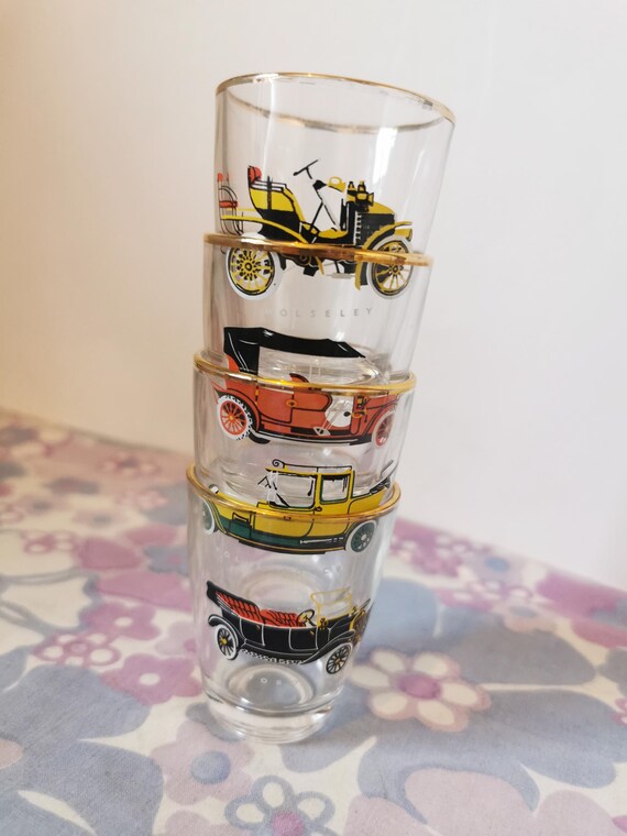 ミッドセンチュリースタイルのショットグラス4個セット。金箔の縁取り