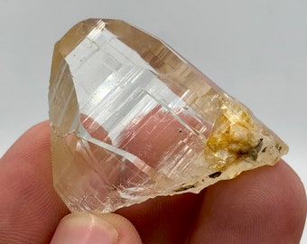 105 グラム 天然のスモーキークォーツ クリスタル スカルドゥ産