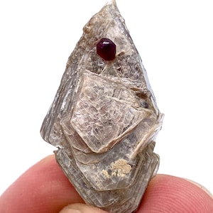 Natural Etched Spessartine Var Garnet & Mica|21.10 Carats|33x25x20MM|Skardu, Pakistan