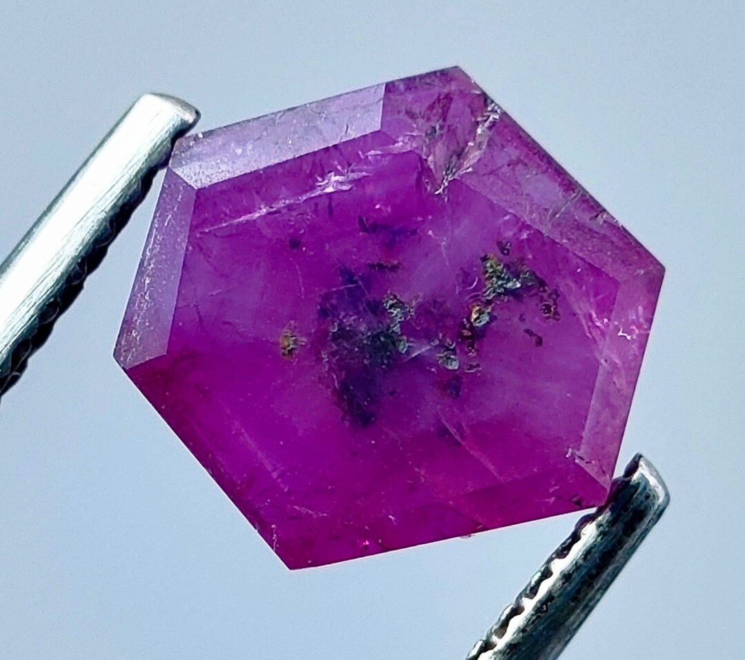 Saphir trapiche 100% naturel de 18,70 carats avec certificat