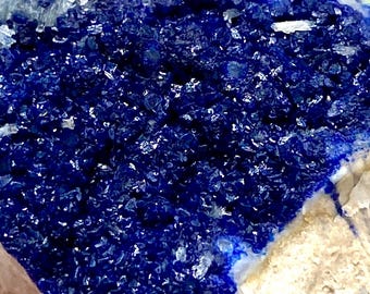Azurita azul superior extraordinaria de 122 quilates en aragonito/Helmand, Afganistán