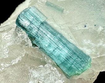 Cristallo di tormalina naturale con matrice di quarzo - Gemma di dravite afghana