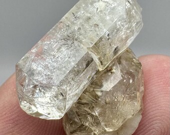 105 グラム 天然のスモーキークォーツ クリスタル スカルドゥ産