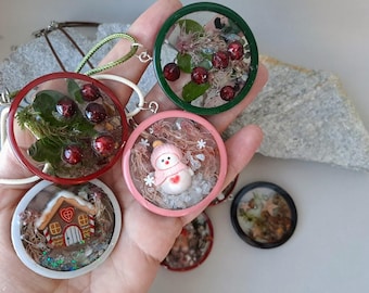 Magic BERRY Holiday-resinart necklace, Pressed flower necklace, Moss -lichen, Mini terrarium resin necklace, Unique birthday gift for her