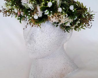 Boho ängsblomskrona: vit blomma mossa - vetehuvudkrans