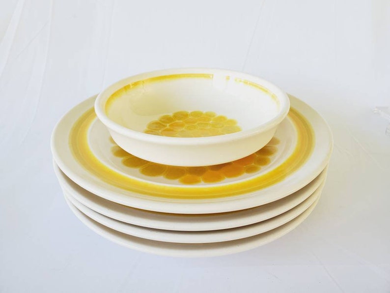 1970s Sunny Yellow Plates by Franciscan Earthenware Sundance Pattern Set of 4 Plates 1 Bowl Diningware 1970s Crockery Yellow Kitchen Decor
