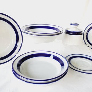 1970er Jahre Noritake Steingut Fjord Blue Rim Primastone Suppentassen Zuckerdose Untertassen Fine China Made in Japan