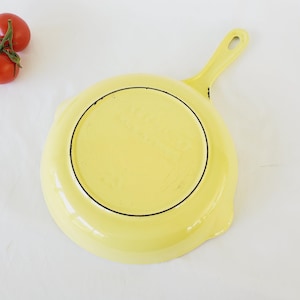 1950s Elysees Yellow Le Creuset Medium Skillet Enameled Cast Iron Saute Pan 23 Vintage Enamelware Mid Century French Cookware Medium Fry Pan