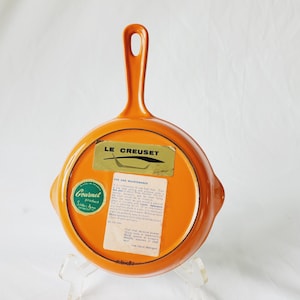 UNUSED! 1950s Le Creuset Small Skillet Enameled Cast Iron Egg Pan #16 Vintage Enamelware Mid Century French Cookware Small Fry Pan Tangerine