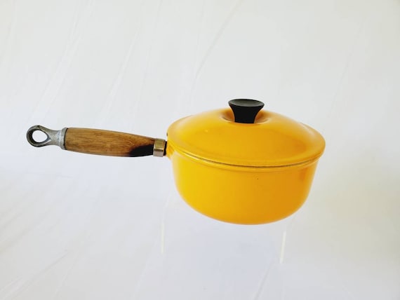 LE CREUSET イエローフライパン Le Creuset Saffron Yellow Sauce Pot Saucier #16 Lidded Pot 1