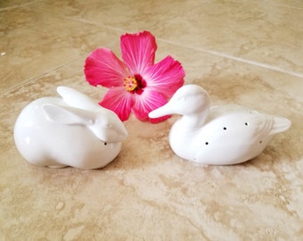 Bunny & Duck Ceramic Potpourri Holder Pair Animal Sachets White Rabbit Figurine Fragrance for Drawer Herbal Air Freshener Porcelain Pomander