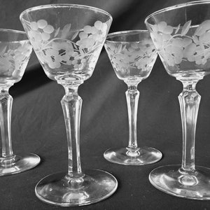 Mid Century Geätzte Likör Cordial Gläser Set von 4 Barware Drinkware Barkeeper Geschenke Urlaub Glaswaren Serveware Kleine Langstielige Gläser