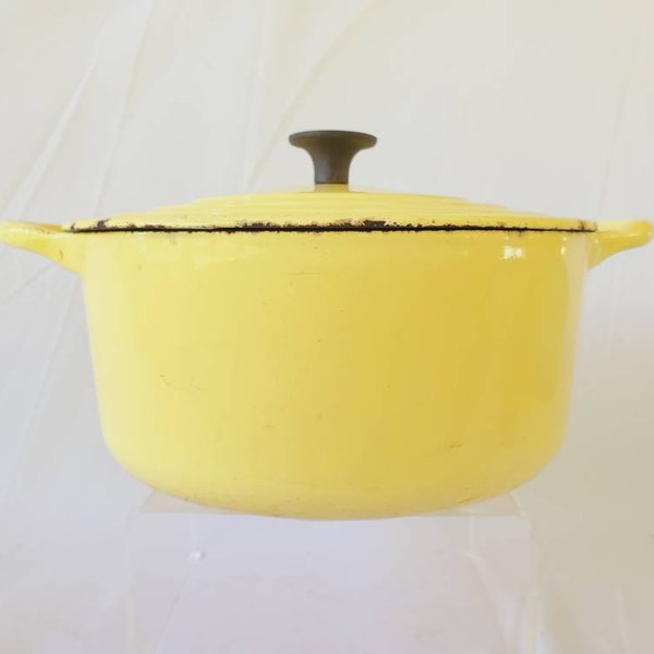Jaren '50 Elysees Yellow Le Creuset Dutch Oven Lidded Pot 2 Qts Maat B #18 Made in France Bean Pot Saucepan Geëmailleerd Gietijzer Frans Kookgerei