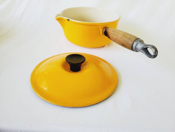 Le Creuset Saffron Yellow Sauce Pot Saucier 16 Lidded Pot 1 Liter Made in  France Medium Cookware Enameled Cast Iron Discontinued Color -  Finland