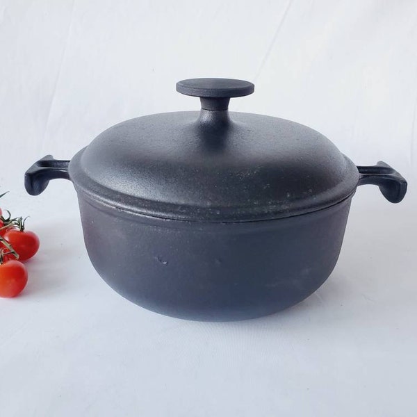 Enzo Mari Black Cast Iron Dutch Oven for Le Creuset #17 Cast Iron Small Lidded Pot 5 Cups La Mama Line 1970s Kitchenware Rare Discontinued