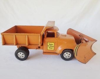 1957 Tonka State Hi-Way Dump Truck mit abnehmbarem Schnee-V-Pflug und Halterung Mid Century Toys Sammlerspielzeug Seltene Tonka-Spielzeuge Seltener Tonka-LKW