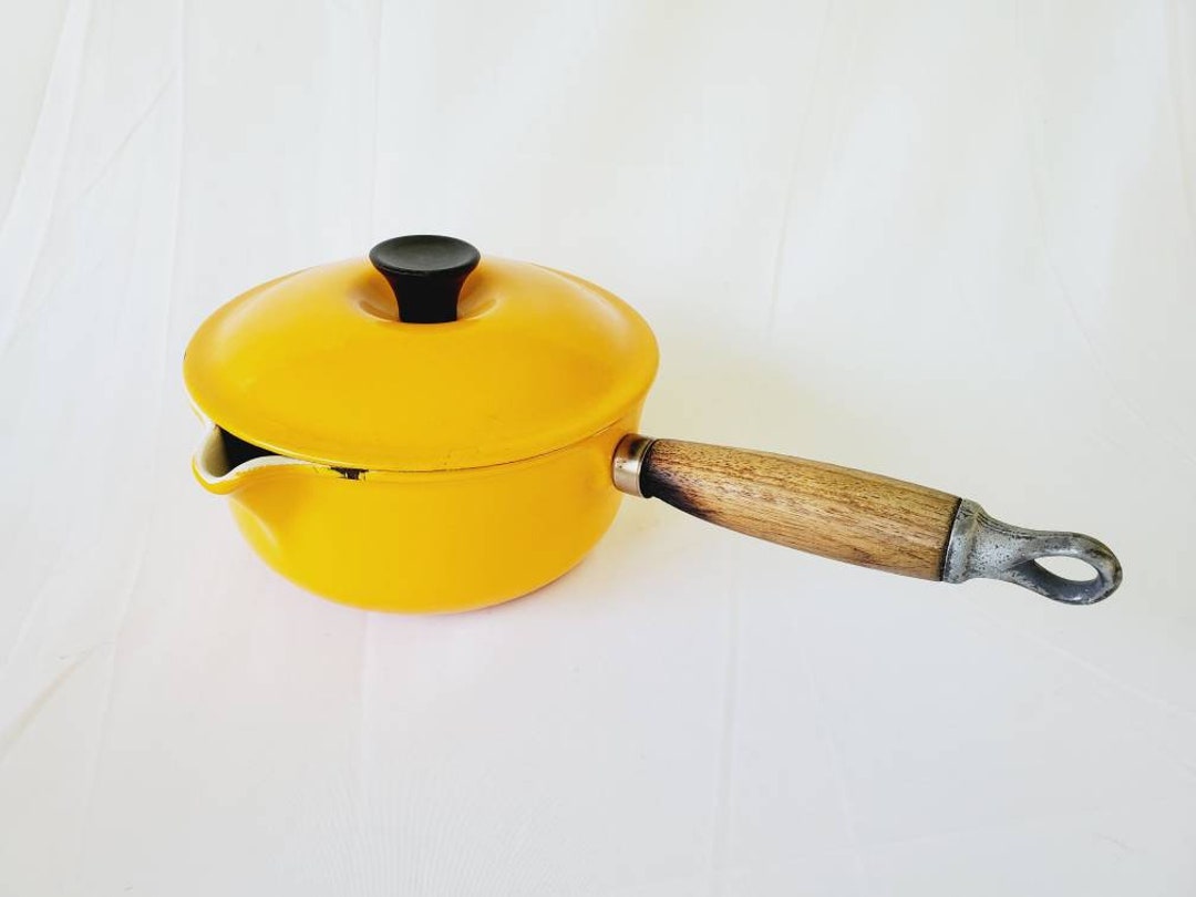 Le Creuset Saffron Yellow Sauce Pot Saucier #16 Lidded Pot 1 Liter