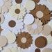 Neutre Beige Marron Boho Rétro Groovy Daisy Marguerites Fleur 60's 70's Anniversaire Baby Shower Mariage Nudal Shower Party Confettis Confettis