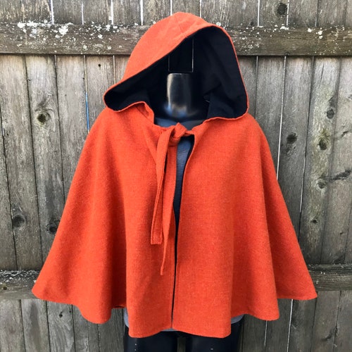 Vintage Wool Hooded Cape Capelet Poncho 